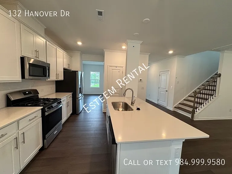 132 Hanover Dr — Photo 2