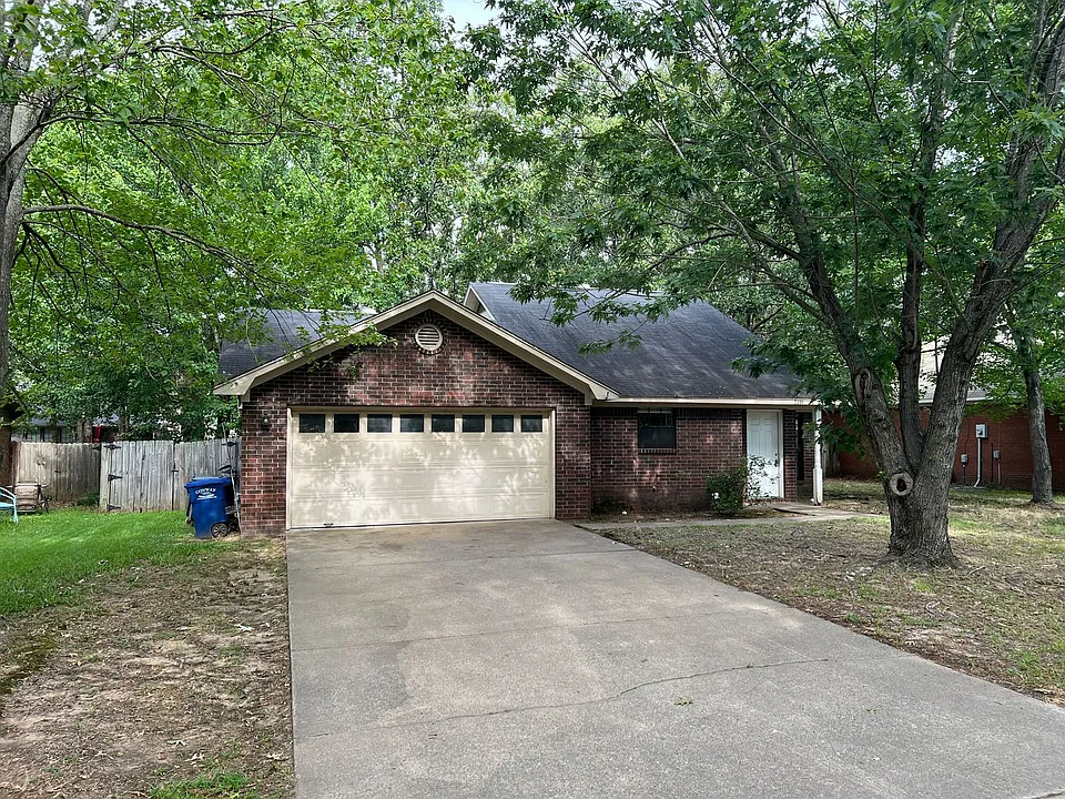 2135 Raintree Dr