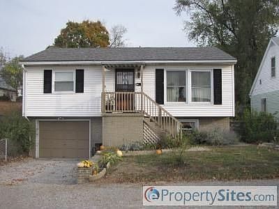 2nd image of 715 Cox Ave