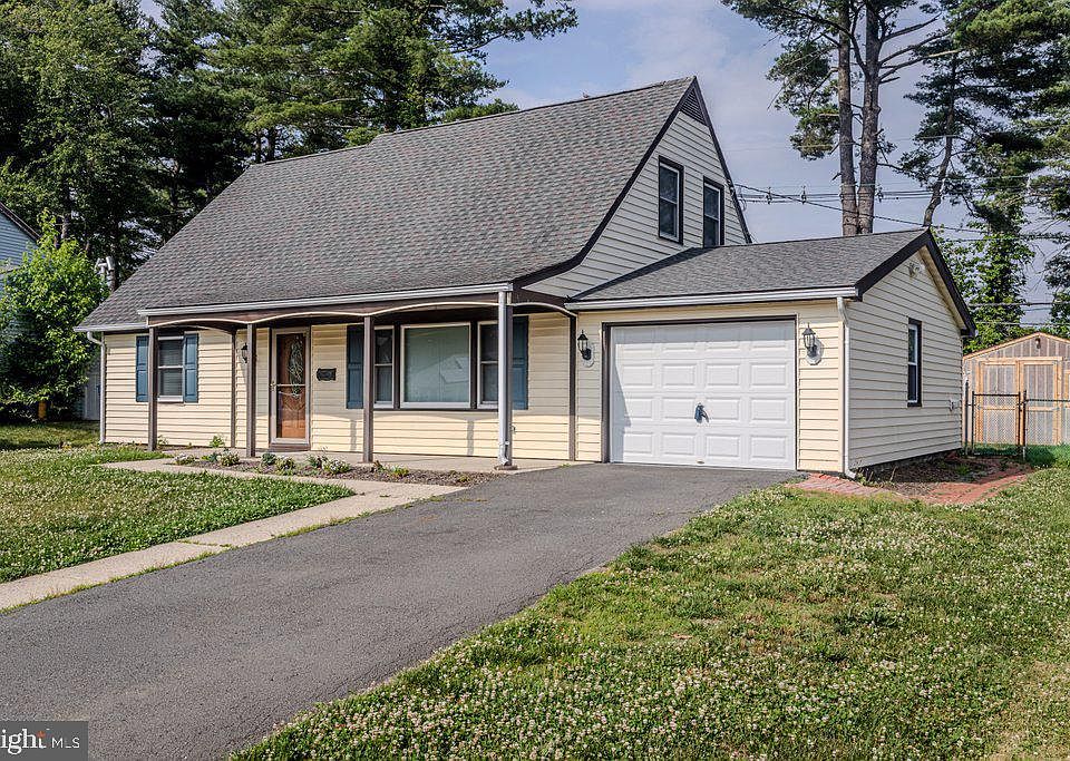 1st image of 32 Haskell Ln