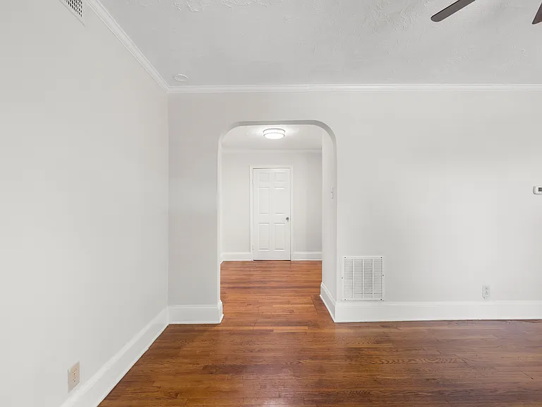 504 Pelham Dr — Photo 15