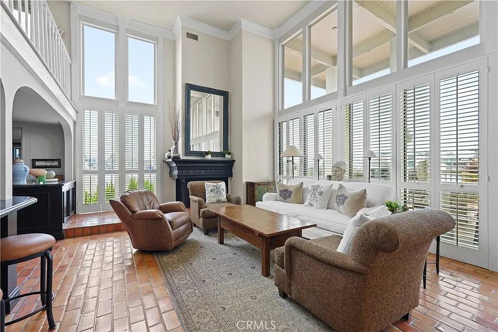 2 bed, 2120 sqft, $8,900 — Photo 3