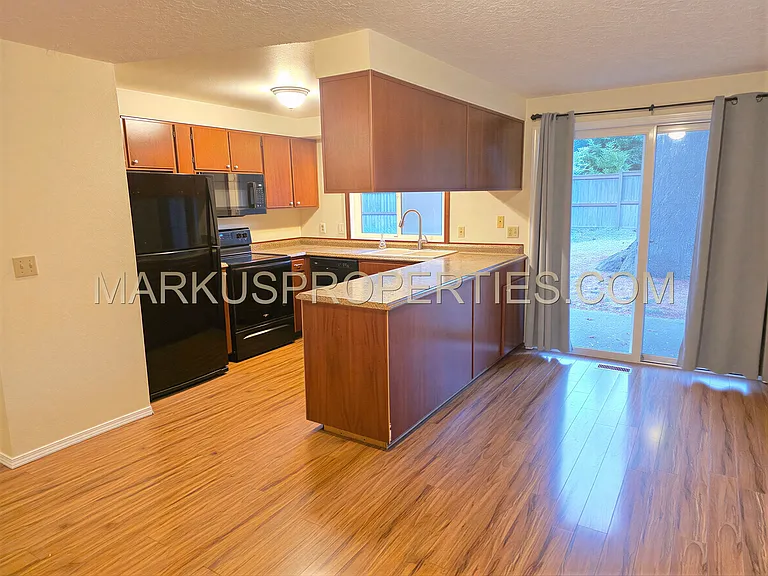 8367 SW Tygh Loop — Photo 6