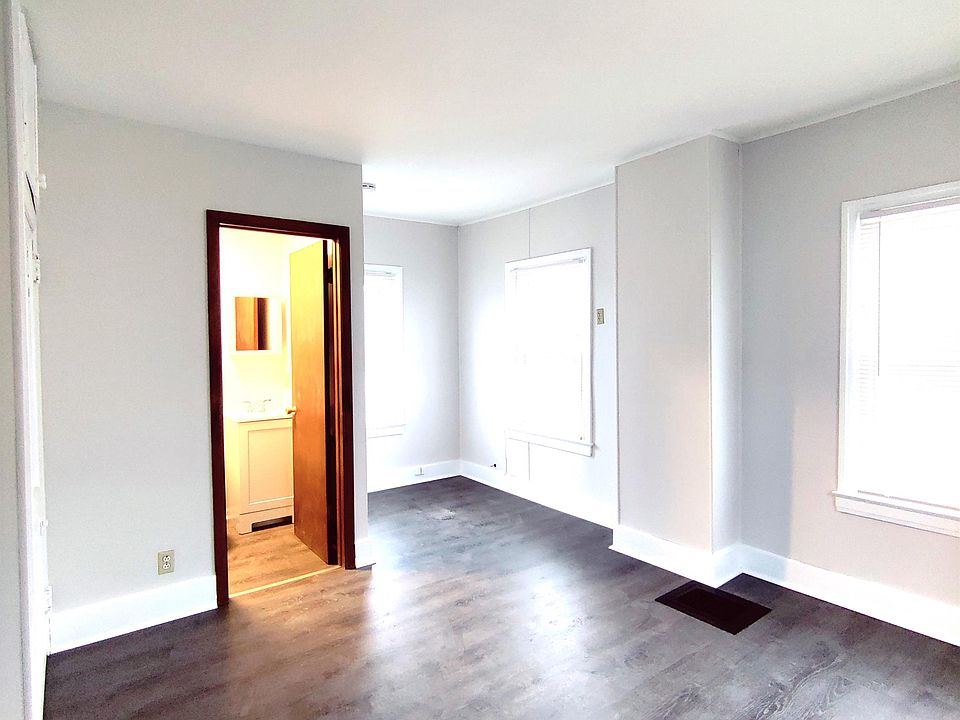 1st image of 114 Clark St #4