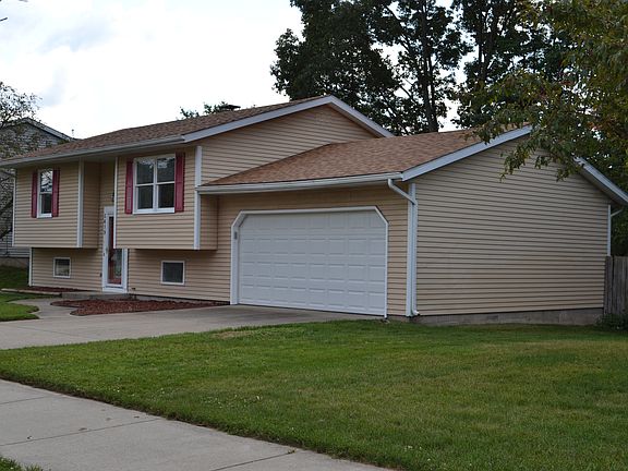 3rd image of 3419 Newton Dr