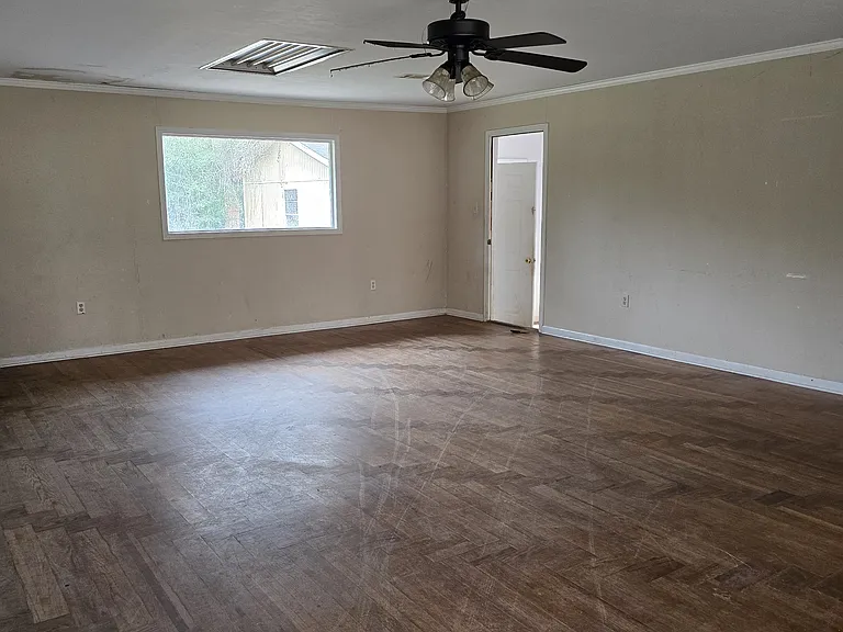 3210 Rosewood Dr — Photo 4