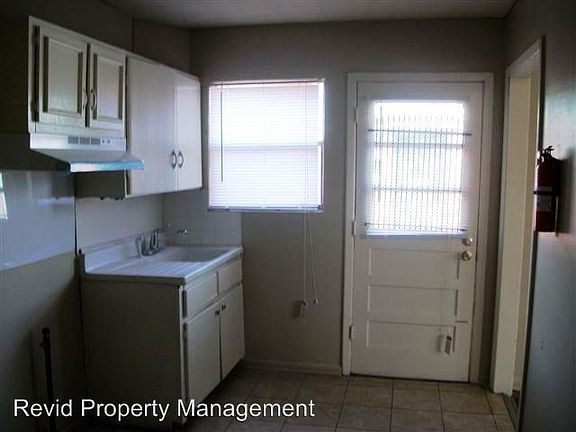 2nd image of 1219 Sylvan St