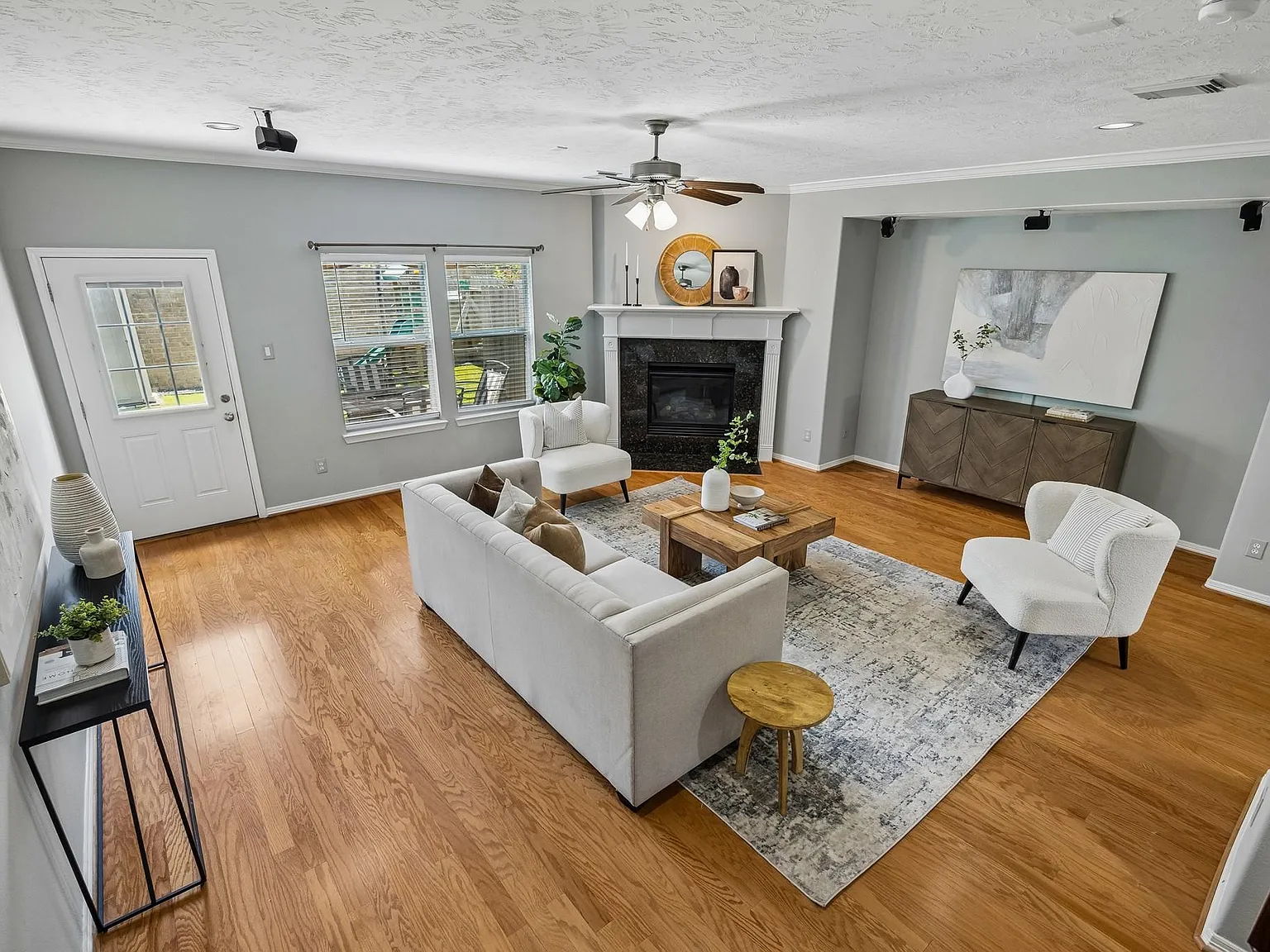 3 bed, 2.5 bath, 2762 sqft, $3,100 — Photo 2