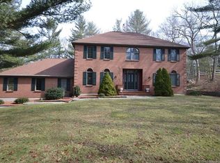 27 Mayfield Ter, East Lyme, CT 06333