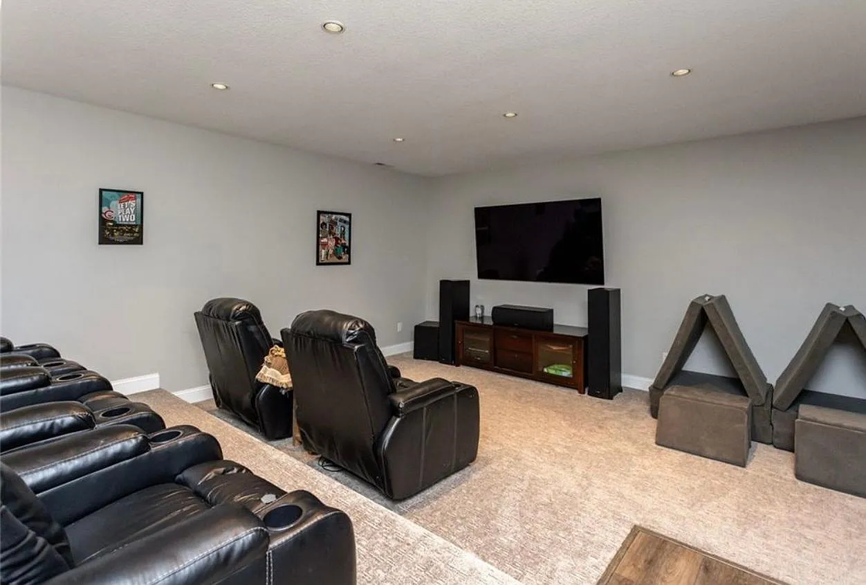 4 bed, 1804 sqft, $2,950 — Photo 2
