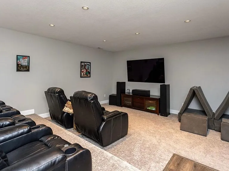 16800 Prairie Dr — Photo 2