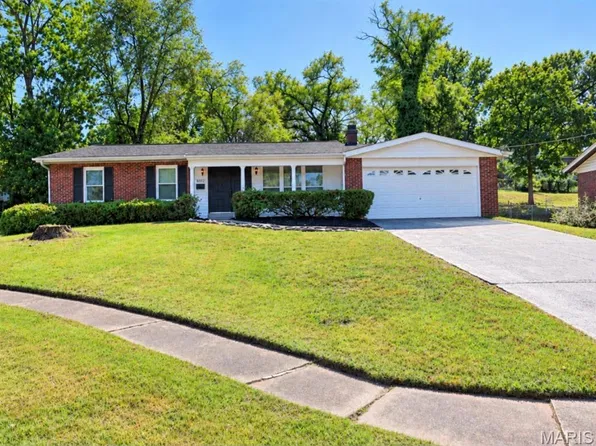 912 Cheri Heights Ct, Saint Louis, MO 63135