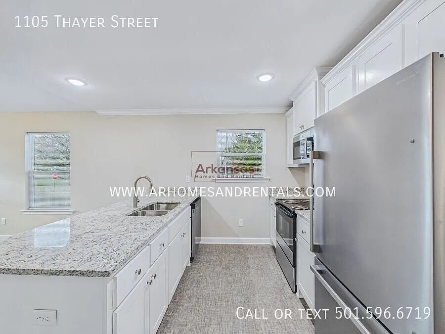 1/2 Off First Month's Rent! ~ 1105 Thayer Street | 4 Bedrooms | 2 Bedrooms — Photo 4