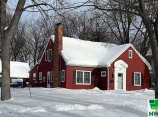302 Lewis St, Vermillion, SD 57069