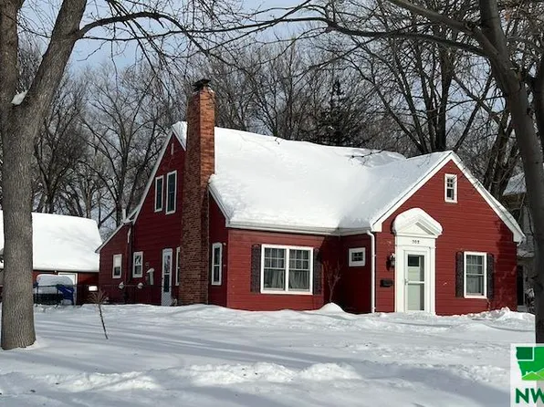 302 Lewis St, Vermillion, SD 57069