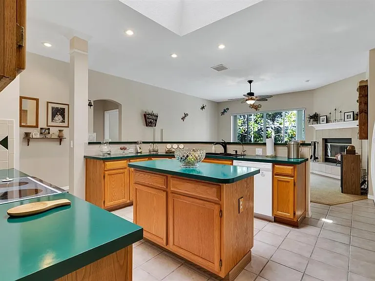 13903 Bluewater Cir — Photo 30
