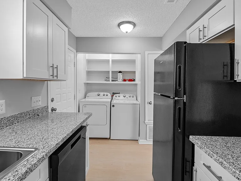 1377 E Sequoyah Ct — Photo 4