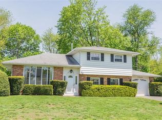 110 Wynnewood Ct, Freehold, NJ 07728