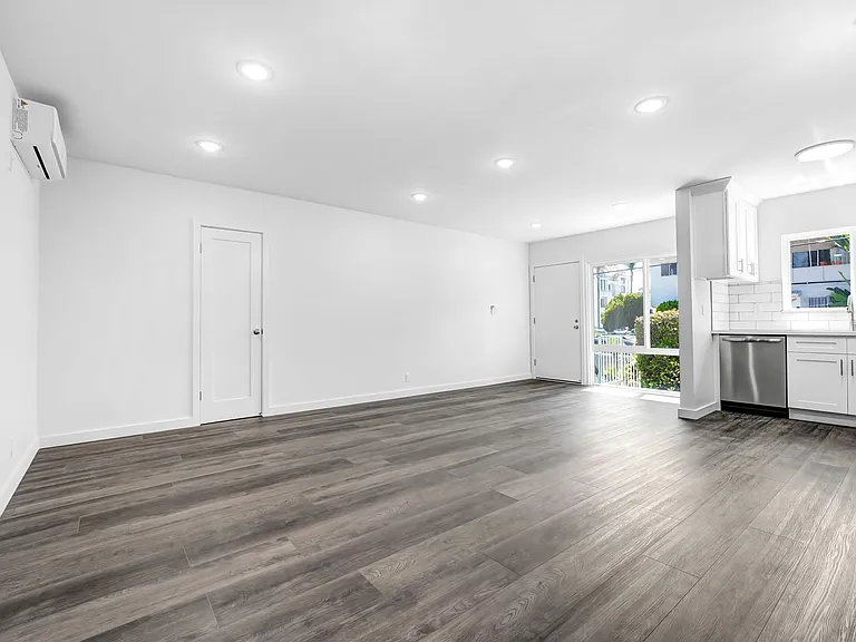 978 Barrington - steps to San Vicente in prime Brentwood! — Photo 7