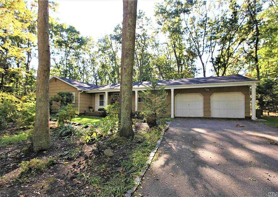 1st image of 12 Wedgewood Ln