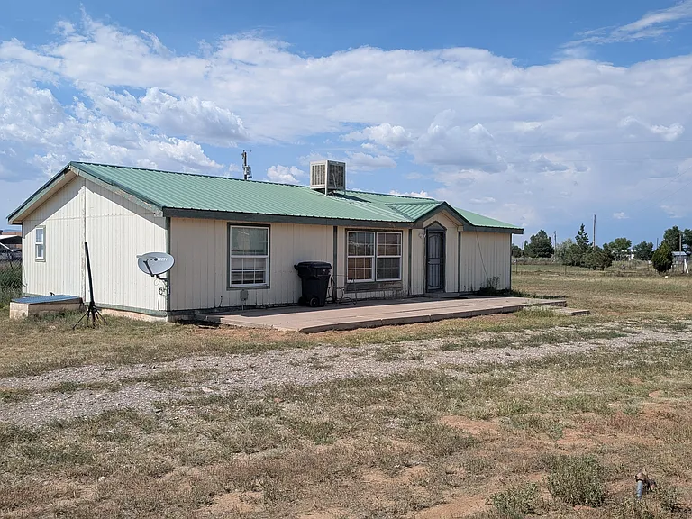4 Santa Fe Trl — Photo 1