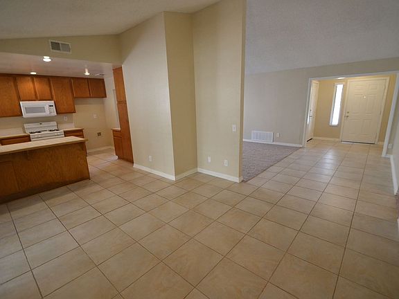 3rd image of 5634 N Berkeley Ave