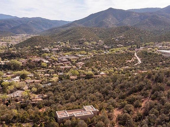 5th image of 634 Camino De La Luz