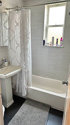 5th image of 4405 25th Ave #2