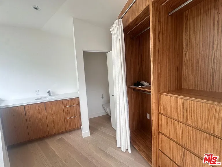 340 Indiana Ave — Photo 18