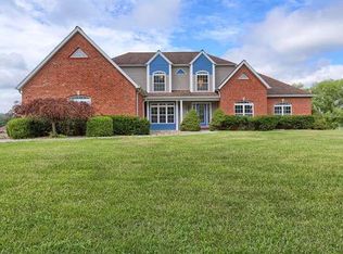 4043 Chestnut Oak Dr, Smithton, IL 62285