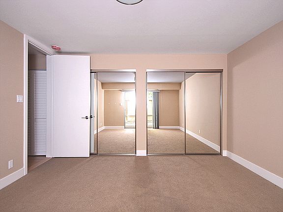 5th image of 925 Waverley St APT 206