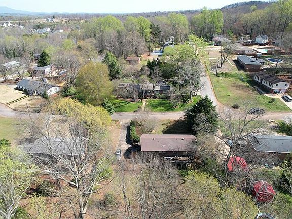 3rd image of 106 Keene Dr