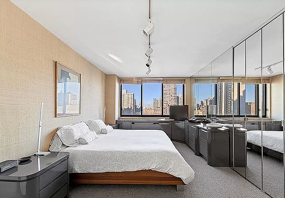 5th image of 343 E 74th St APT 20A