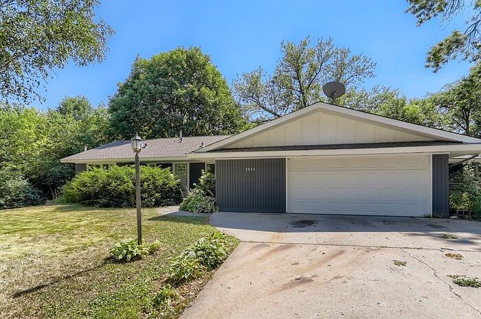 1st image of 5944 Woodland Cir