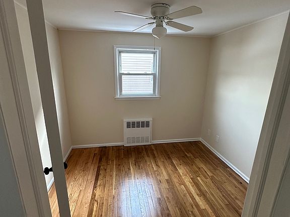 5th image of 172 Nassau Blvd S #1