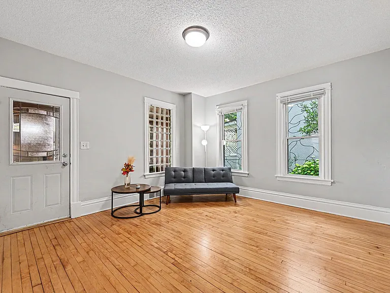 1411 Knox Ave N — Photo 7