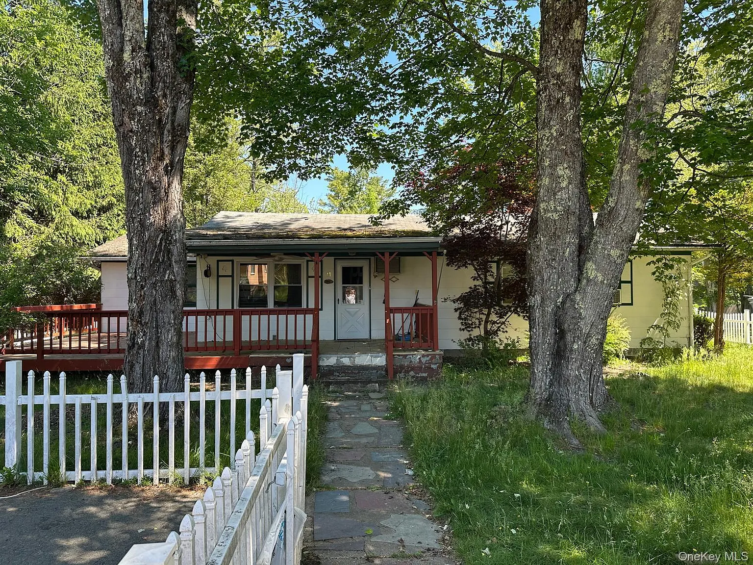 3 bed, 2.0 bath, 1428 sqft, $2,100 — Photo 1
