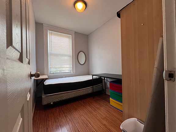 4th image of 325 E University Pkwy #2-1