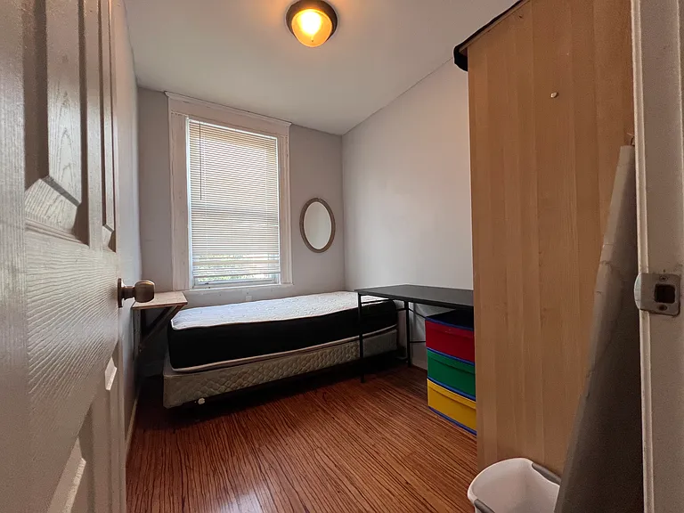 325 E University Pkwy #2-1 — Photo 4