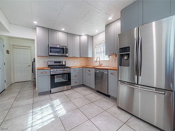 3rd image of 3199 Wild Dunes Ct