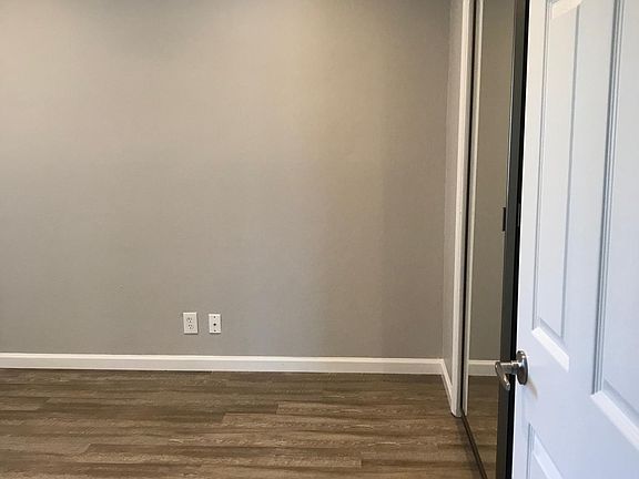 3rd image of 1006 Ravenscourt Ave APT 1