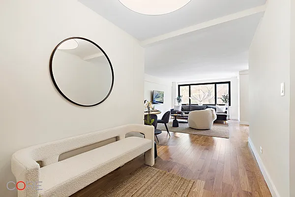 Rented by CORE | media 9