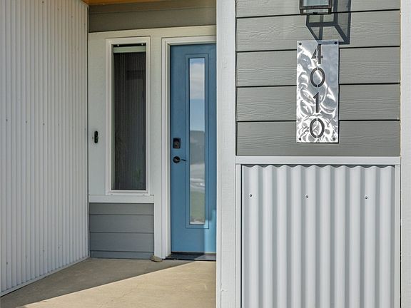 2nd image of 4010 Swan Rd