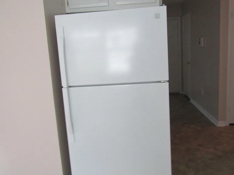 105 Bee St — Photo 4