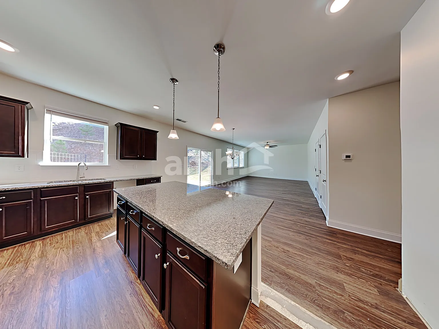 4 bed, 2.5 bath, 2449 sqft, $2,535 — Photo 4