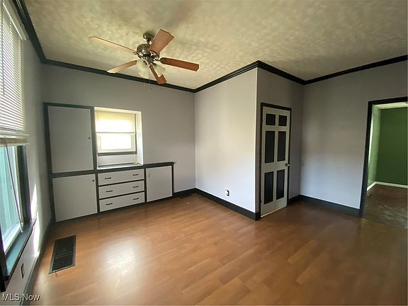 5th image of 130 Taylor St