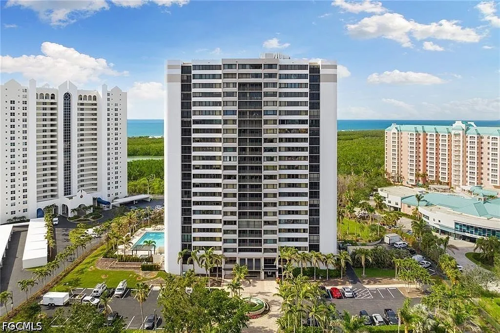 Building Photo - 5601 Turtle Bay Dr #302