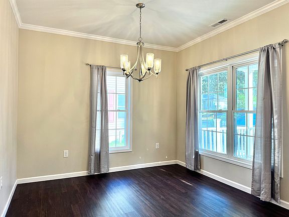 4th image of 529 Howell St