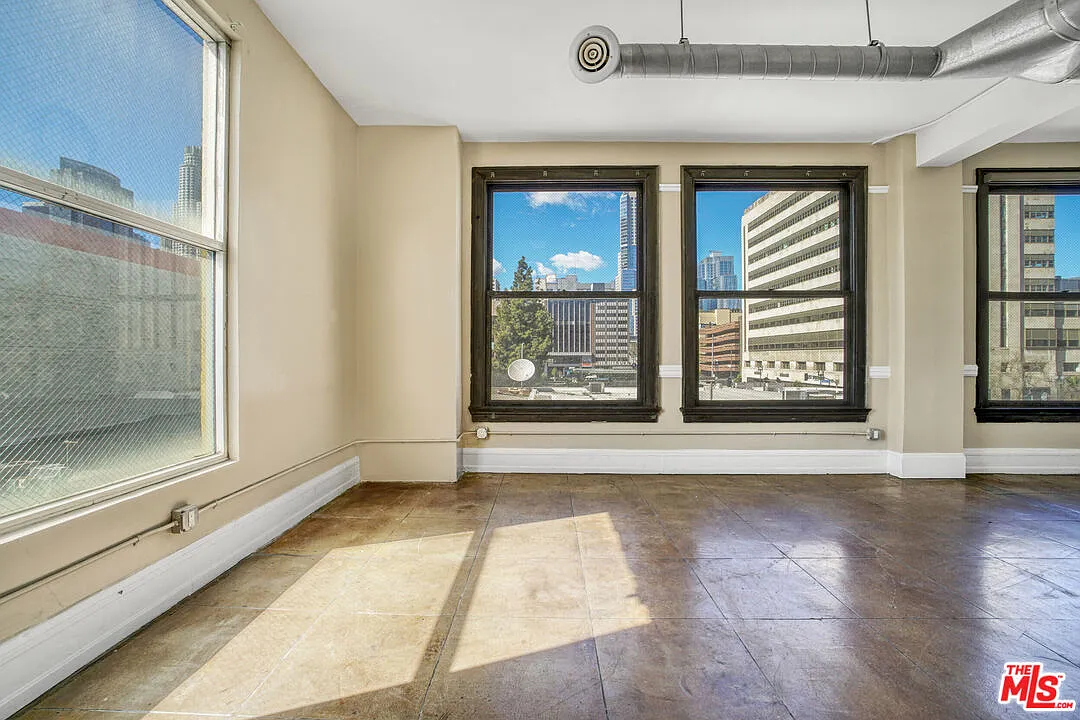 Studio, 1.0 bath, 750 sqft, $2,500 — Photo 3