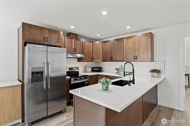 2nd image of 429 Chestnut Street